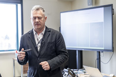 Pracownik Bieszczadzkiego Odziału Straży Granicznej, mgr D. Broda