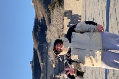 Wiktor Łoboda, w tle Wielki Mur Chiński