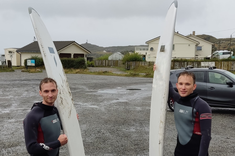 Surfing na Helleststranden