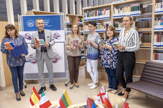 Prorektor ds. studenckich i pracownicy DWM